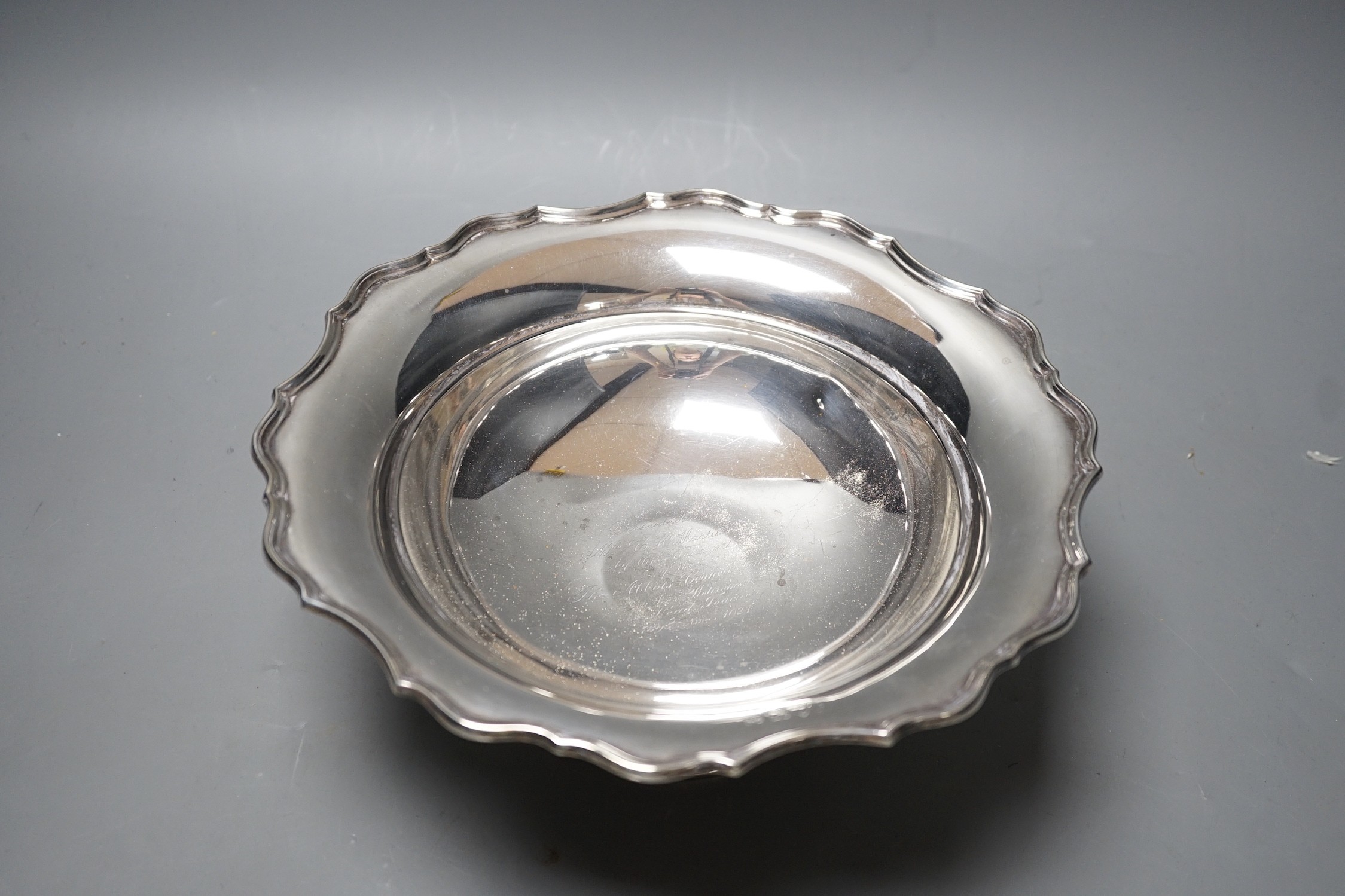 A George V silver fruit bowl, Barker Brothers, Chester, 1924, diameter 25.3cm
